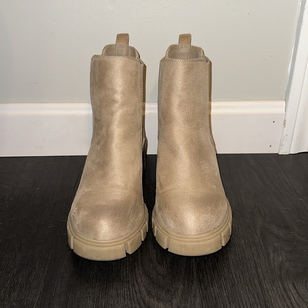 Madden Girl tan suede chunky boot